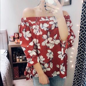 ✨Loft Off the shoulder shirt ✨